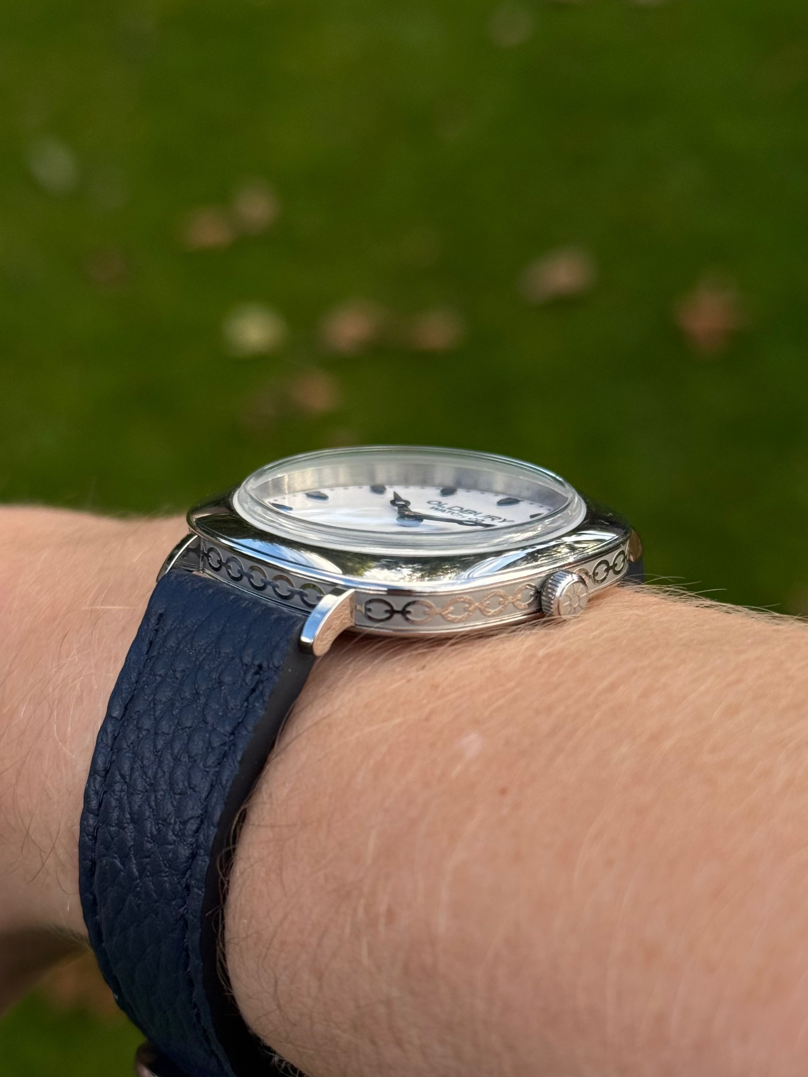 Shield Quartz - White (First Edition)